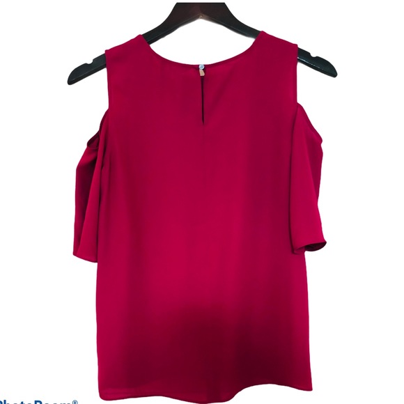 Banana Republic- Cold shoulder Top. - Picture 2 of 5